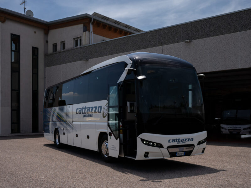 noleggio NEOPLAN Tourliner 54 posti - Cattazzo pullman
