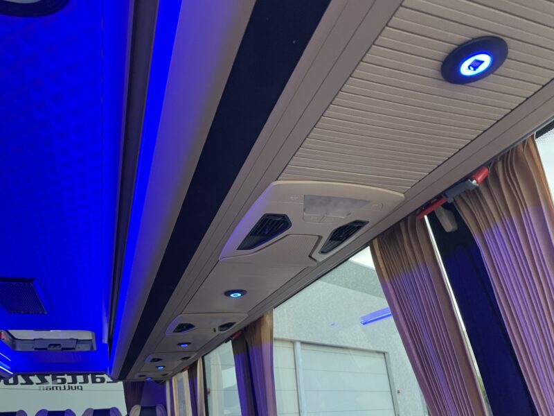 noleggio IVECO 30 posti cappelliere - Cattazzo pullman