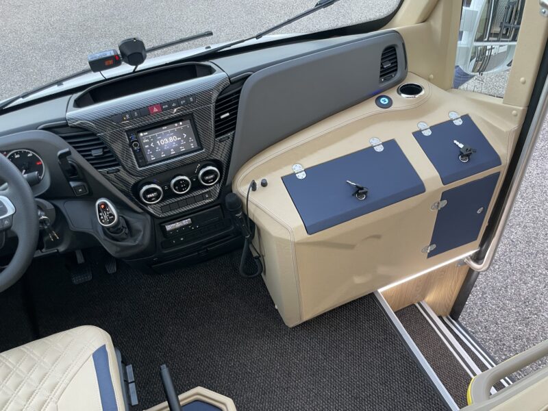 noleggio IVECO 30 posti cruscotto - Cattazzo pullman