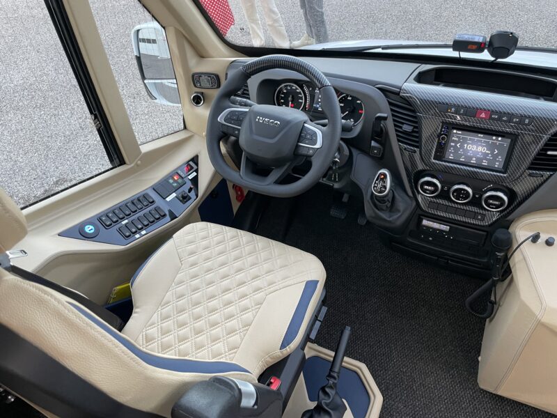 noleggio IVECO 30 posti cruscotto - Cattazzo pullman