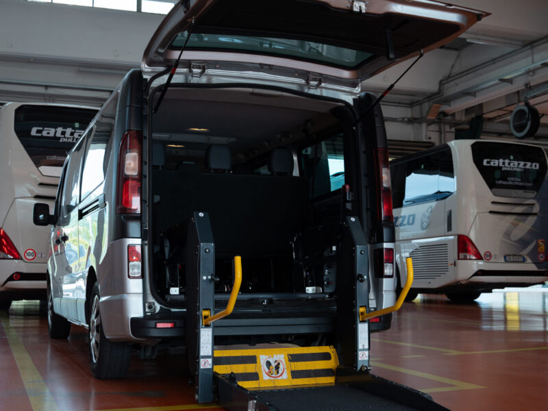 noleggio Opel Vivaro 8 posti - Cattazzo pullman